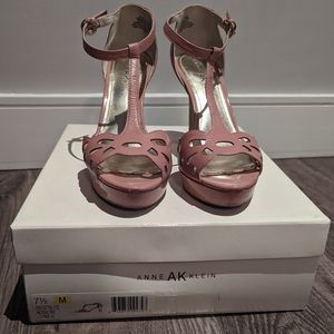 Anne Klein light pink heel
